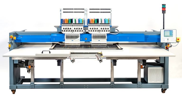 The Racer 0218-550 embroidery machine is designed with a specialized embroidery field